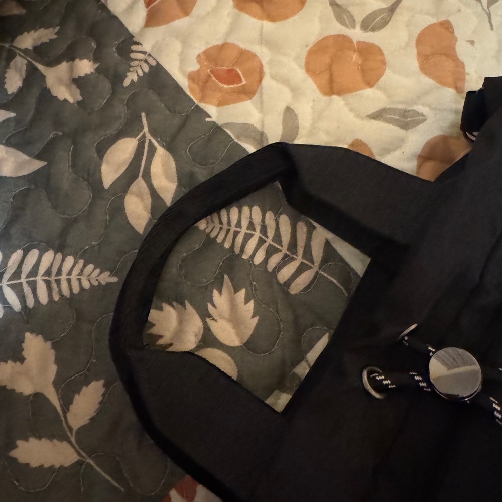 Stylish And Functional Ultra Light Crossbody Bag - image 5